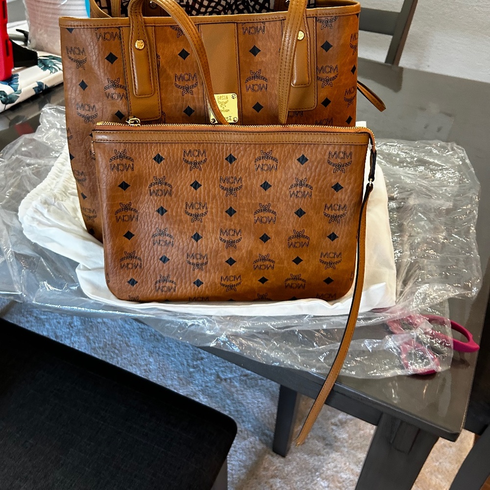 MCM reversible medium visetos tote bag